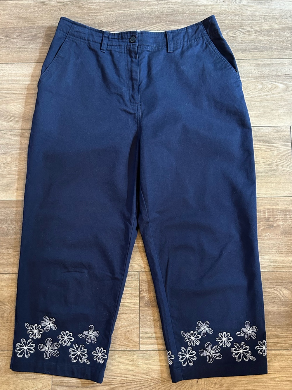 Vintage Christopher & Banks Embroidered Capri Pants 12 Cotton Hong Kong